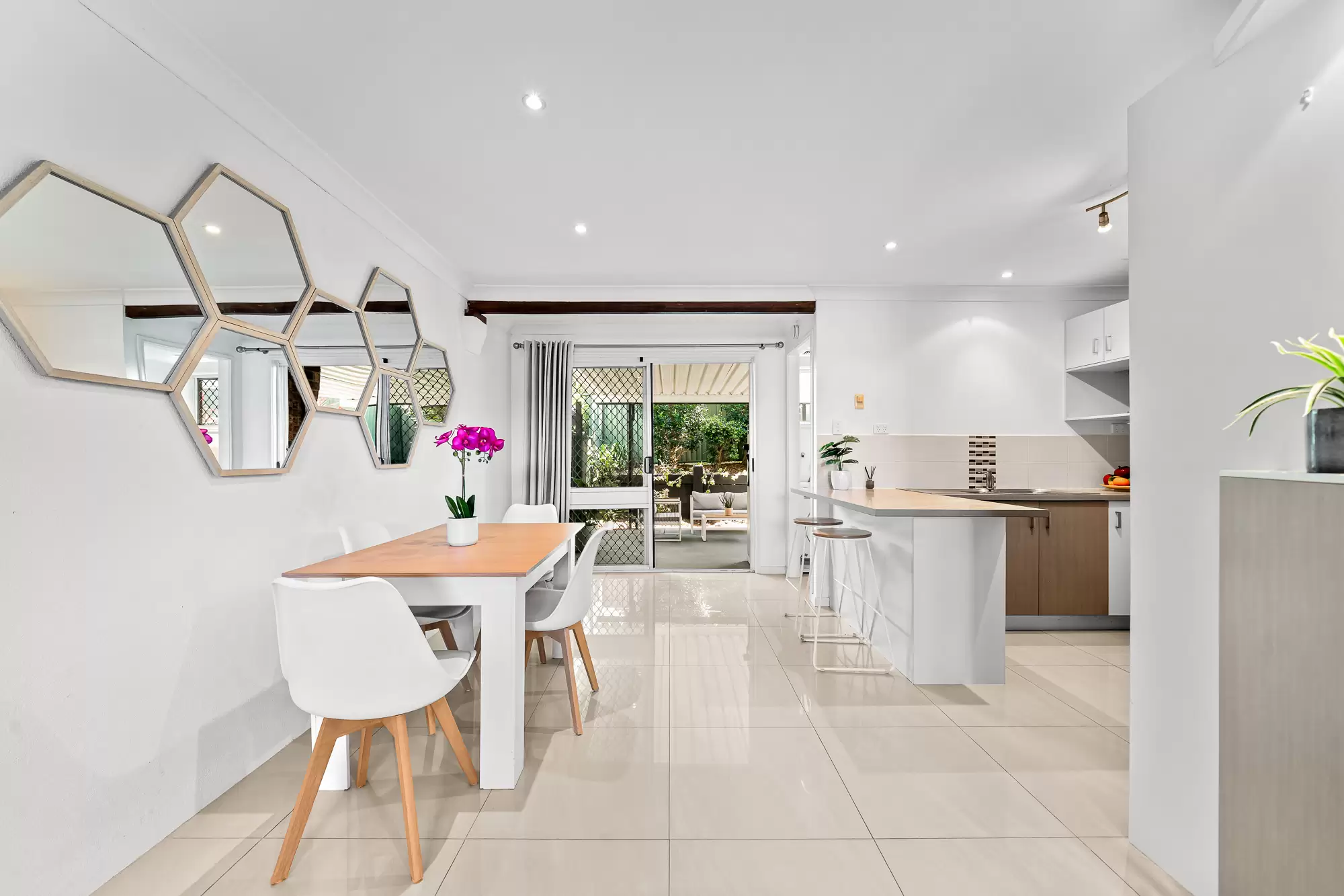 23/18 Magellan Road, Springwood Sold by Aurora Property - image 1
