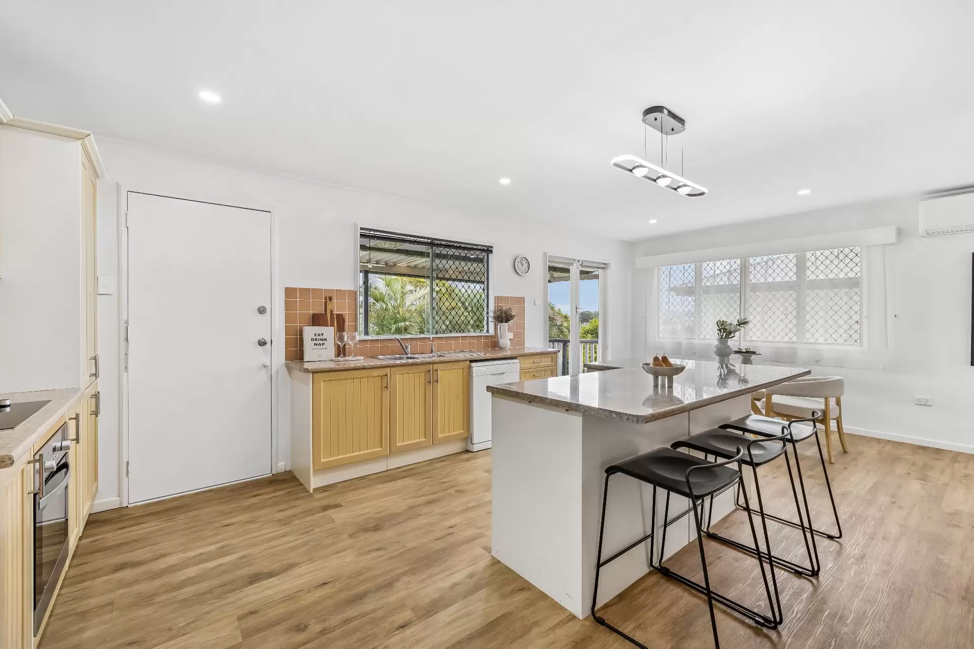 34 Cresthaven Drive, Mansfield For Sale by Aurora Property - image 1