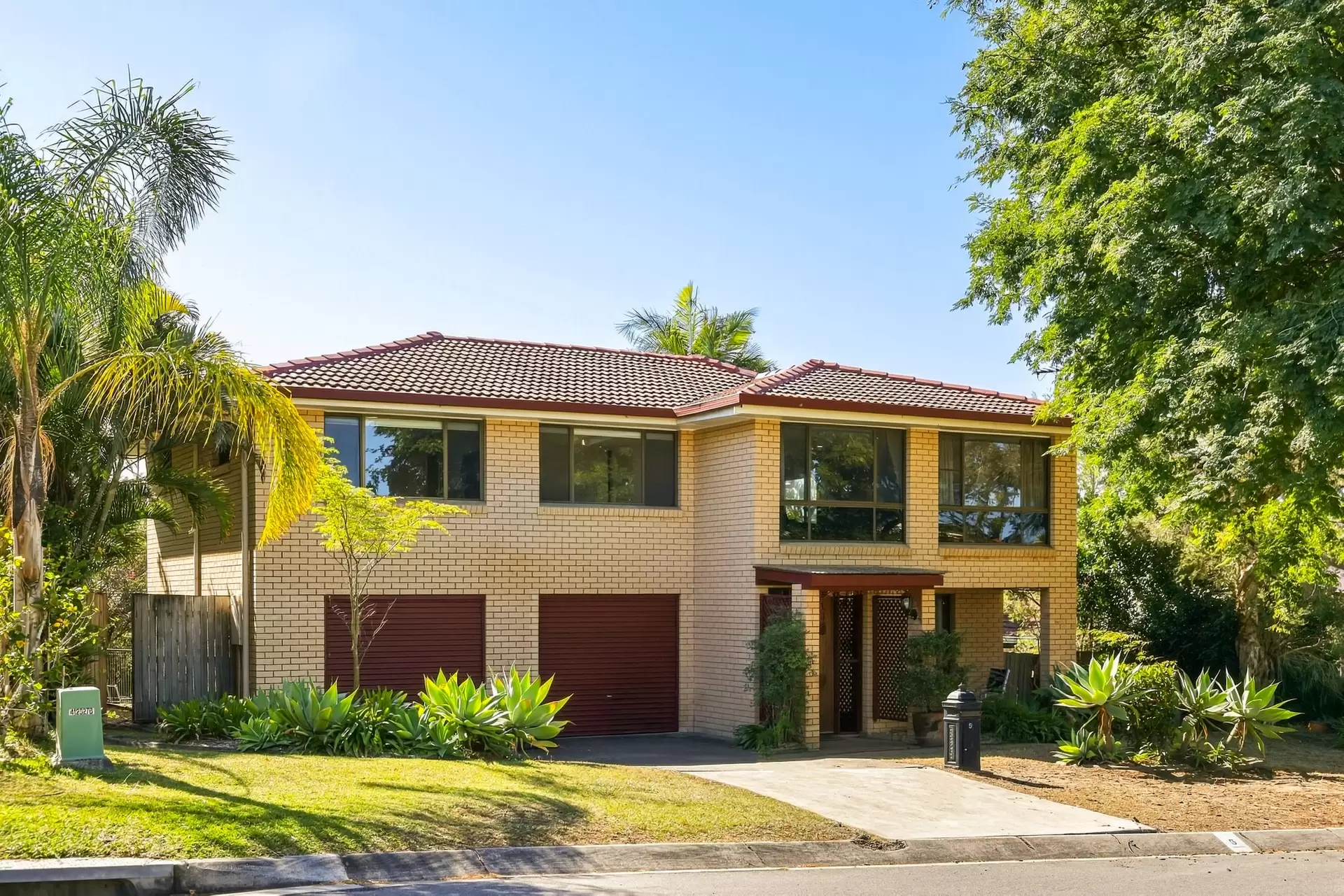 5 Whitecastle Street, Carindale For Sale by Aurora Property - image 1