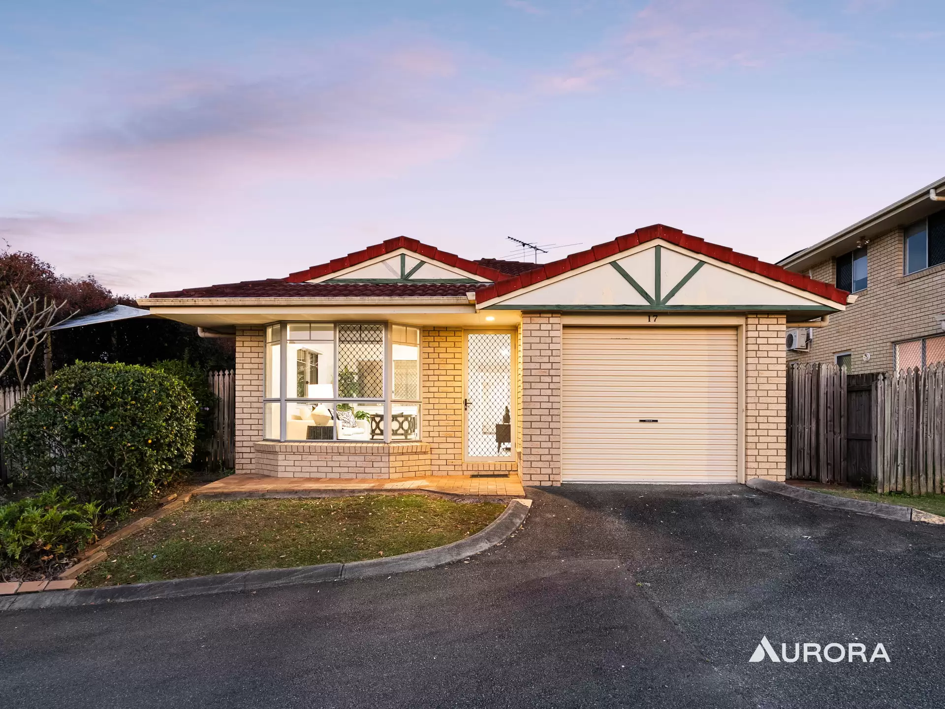 17/10 Lawrence Close, Robertson For Sale by Aurora Property - image 1