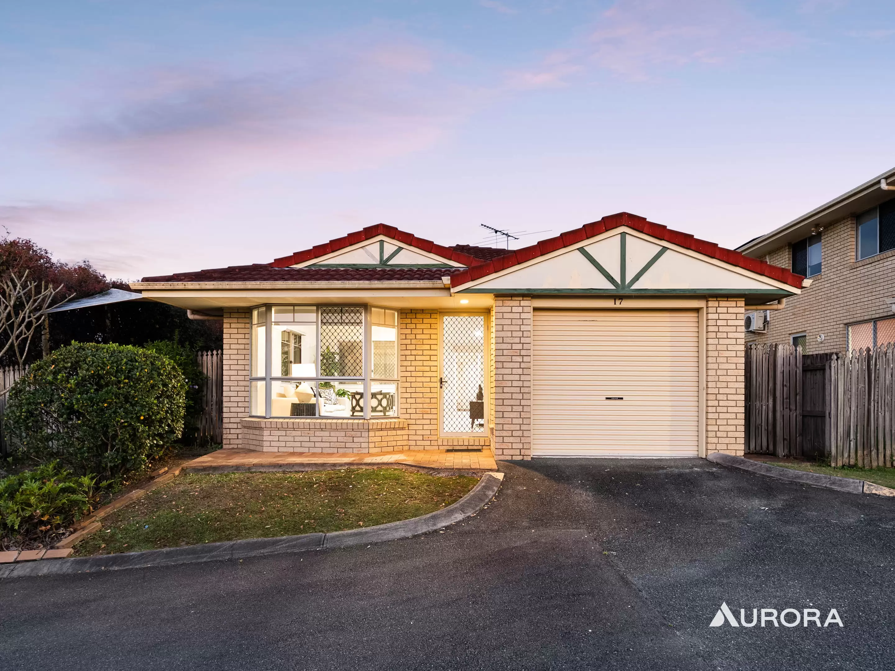17/10 Lawrence Close, Robertson For Sale by Aurora Property - image 1