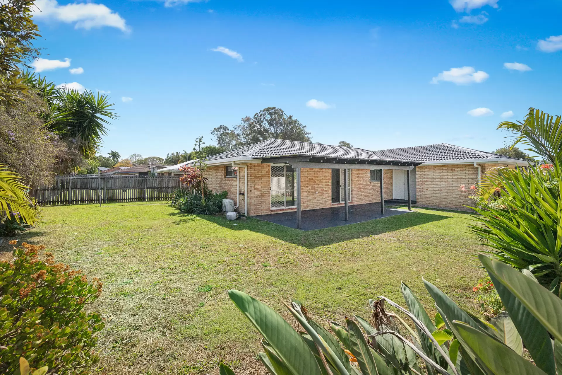 107 Bridgnorth Street, Carindale For Sale by Aurora Property - image 1