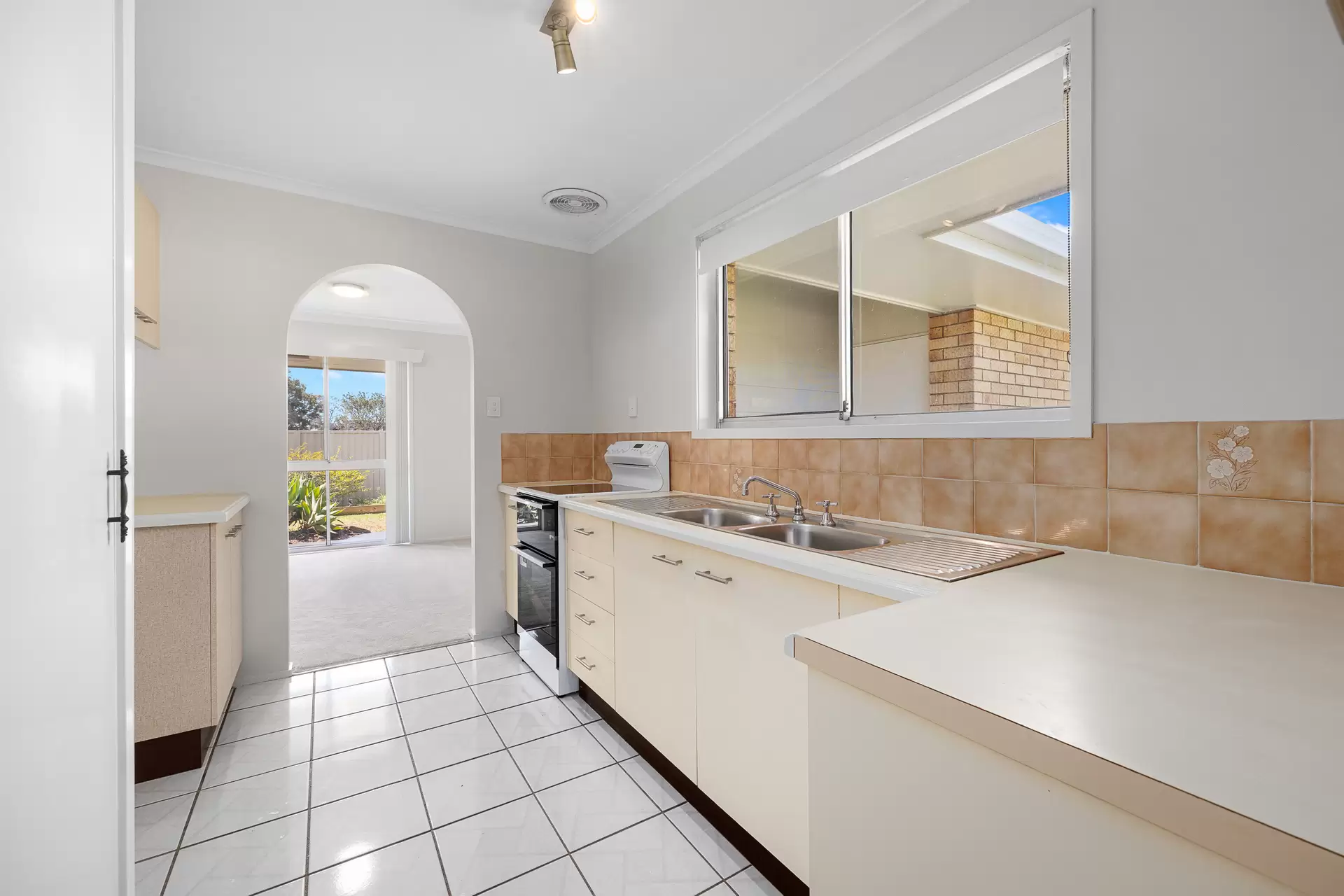 107 Bridgnorth Street, Carindale For Sale by Aurora Property - image 1