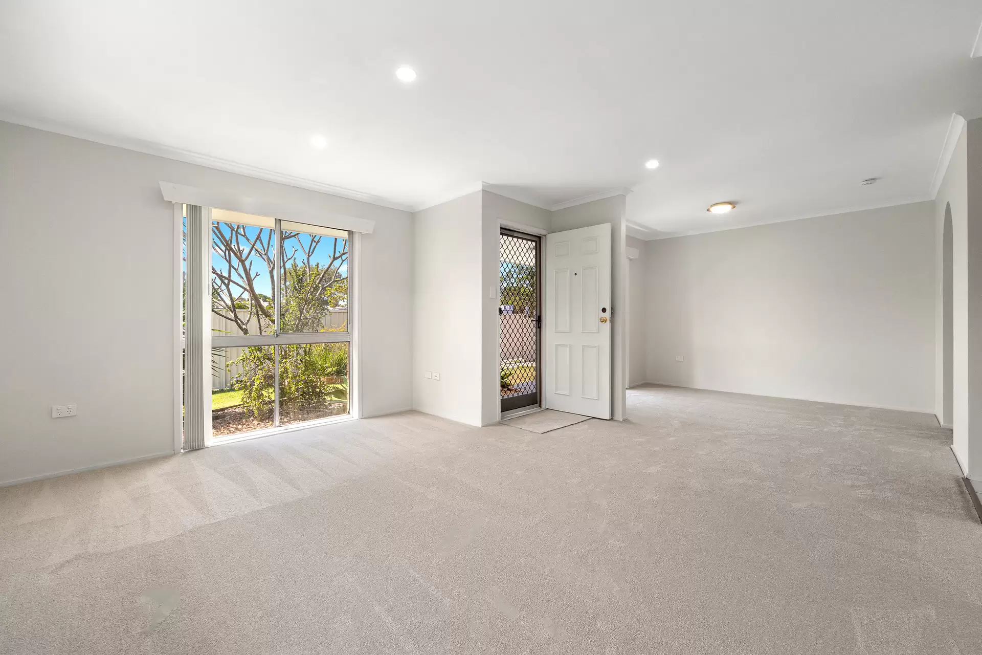 107 Bridgnorth Street, Carindale For Sale by Aurora Property - image 1
