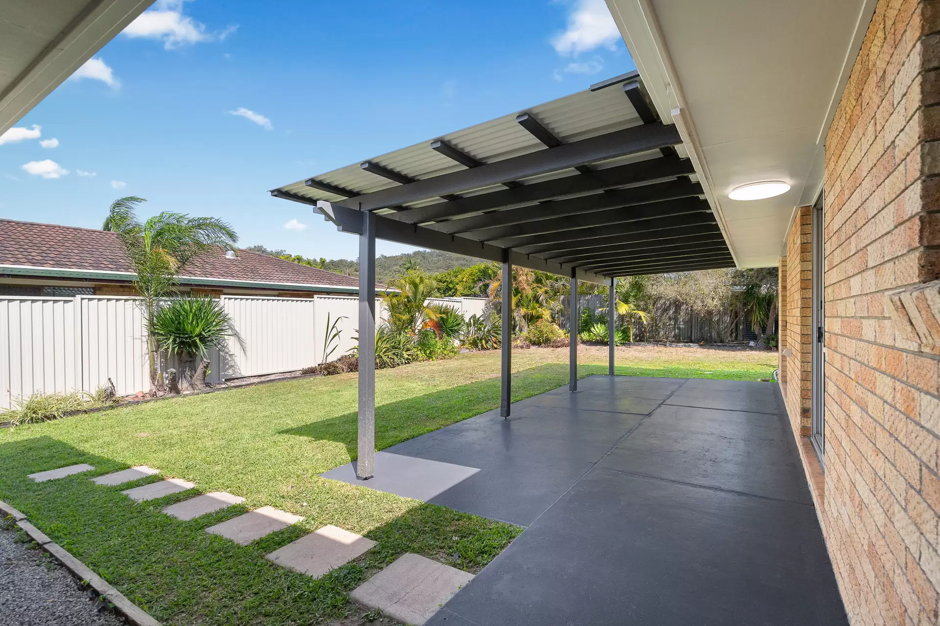 107 Bridgnorth Street, Carindale For Sale by Aurora Property - image 1