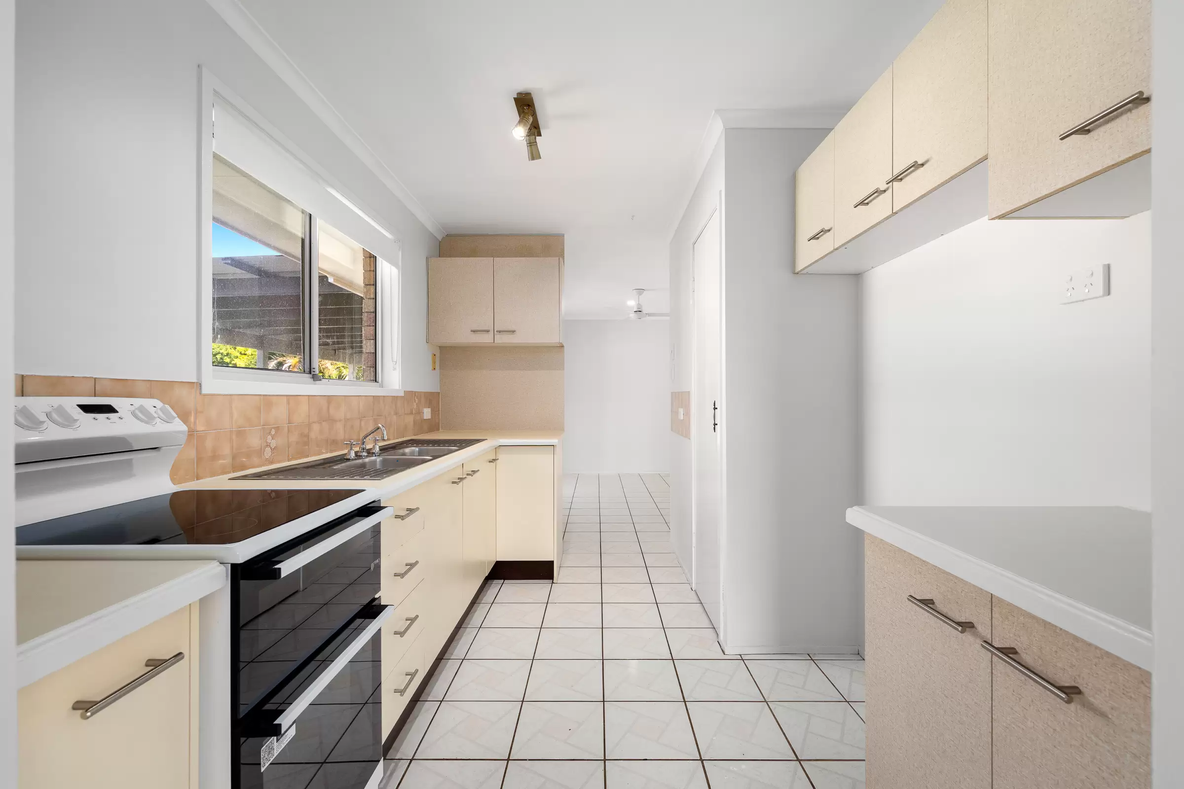 107 Bridgnorth Street, Carindale For Sale by Aurora Property - image 3