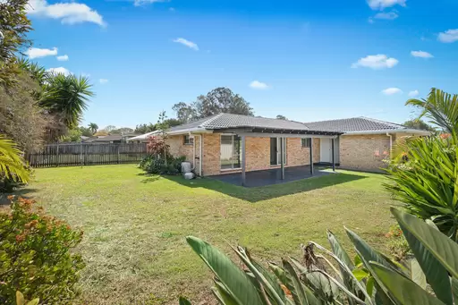 107 Bridgnorth Street, Carindale For Sale by Aurora Property