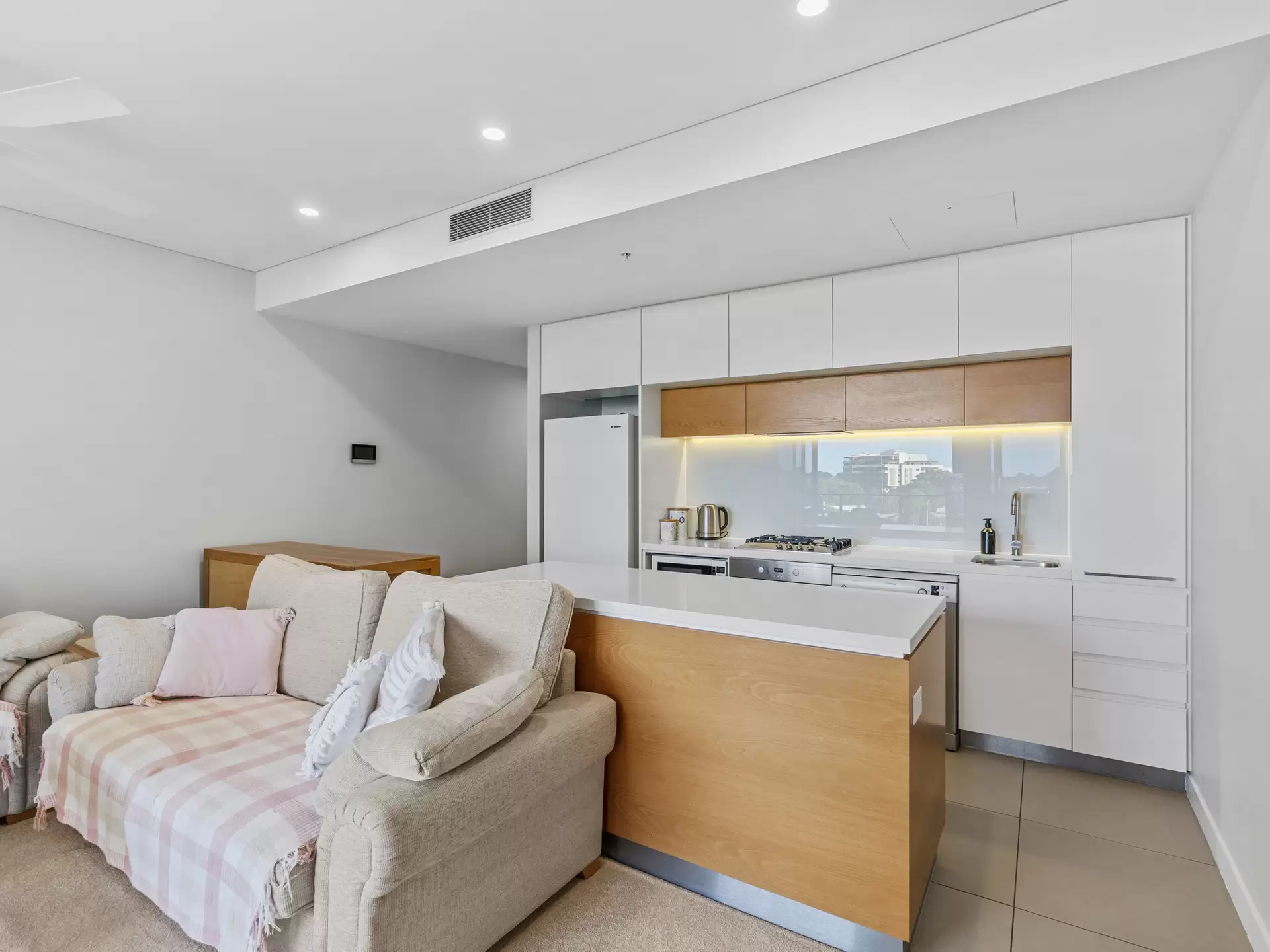 20410/37D Harbour Rd, Hamilton For Sale by Aurora Property - image 1