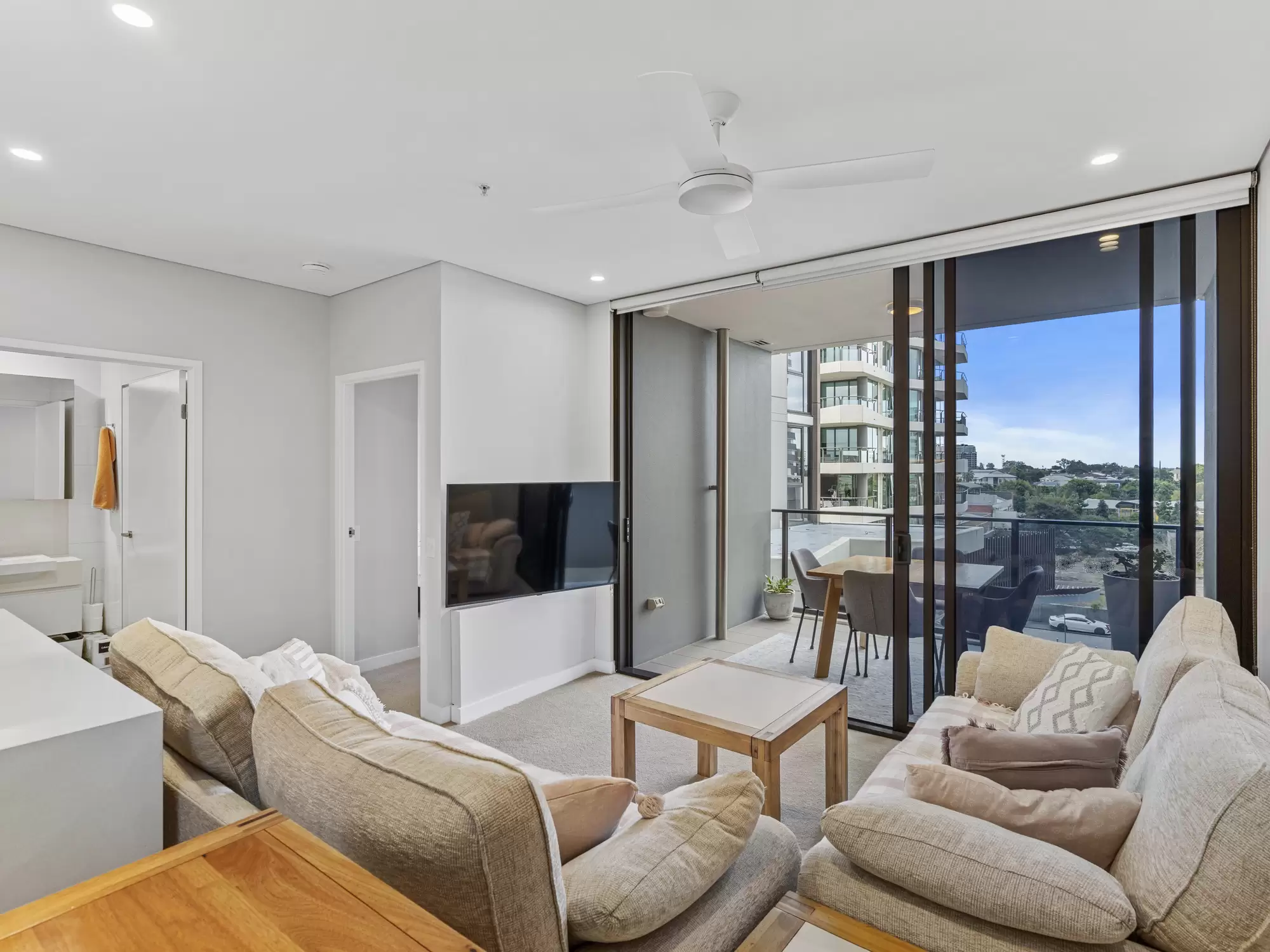 20410/37D Harbour Rd, Hamilton For Sale by Aurora Property - image 3