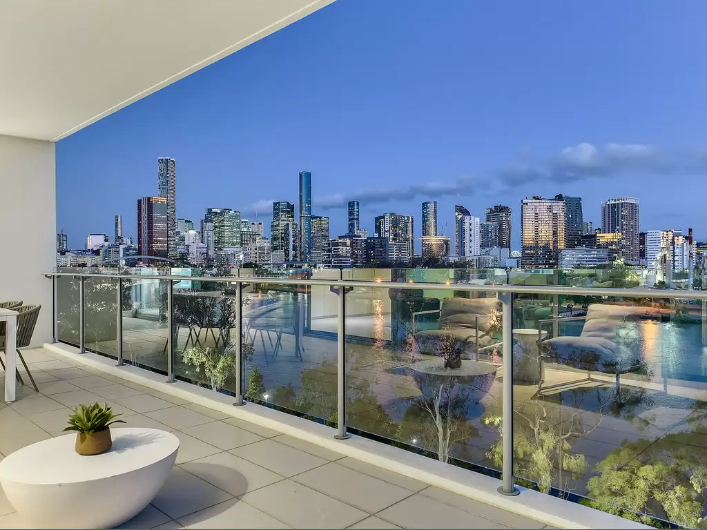 32/205 Coronation Drive, Milton For Sale by Aurora Property
