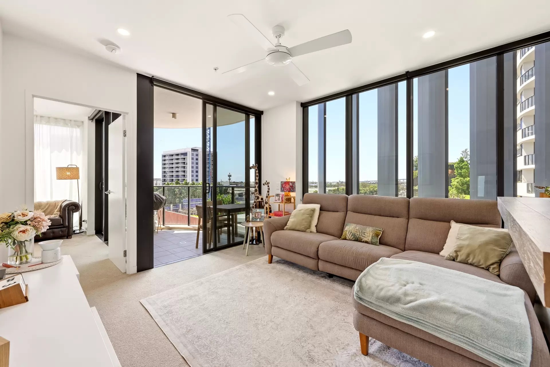 10410/7 Wharf Street, Hamilton For Sale by Aurora Property - image 1