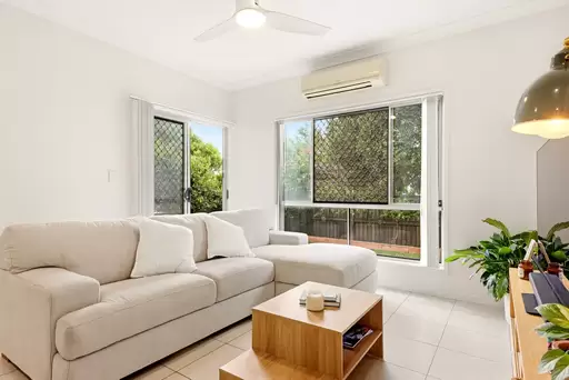 34/1-5 Cascade Drive, Underwood For Sale by Aurora Property