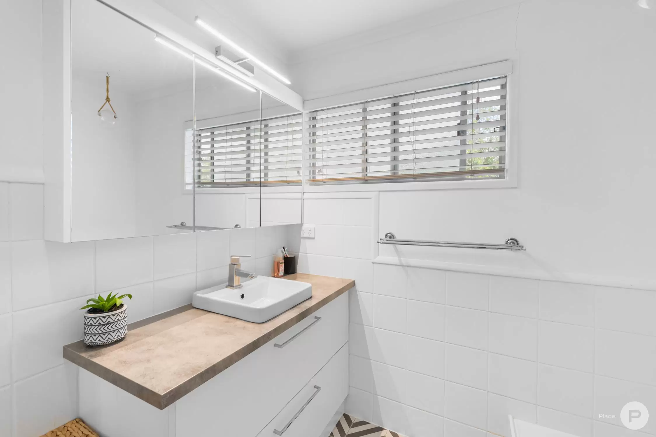 14 Nyora Street, Everton Hills Sold by Aurora Property - image 15