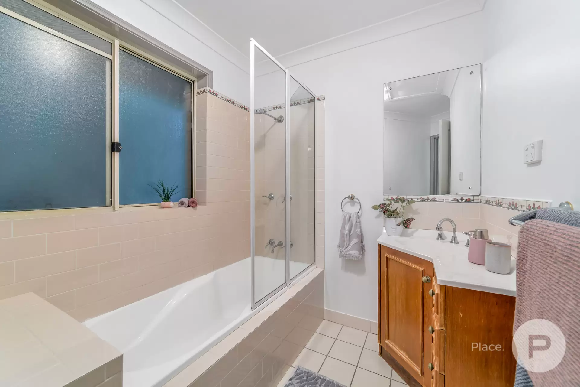 2/19 Fleming Road, Herston Sold by Aurora Property - image 1