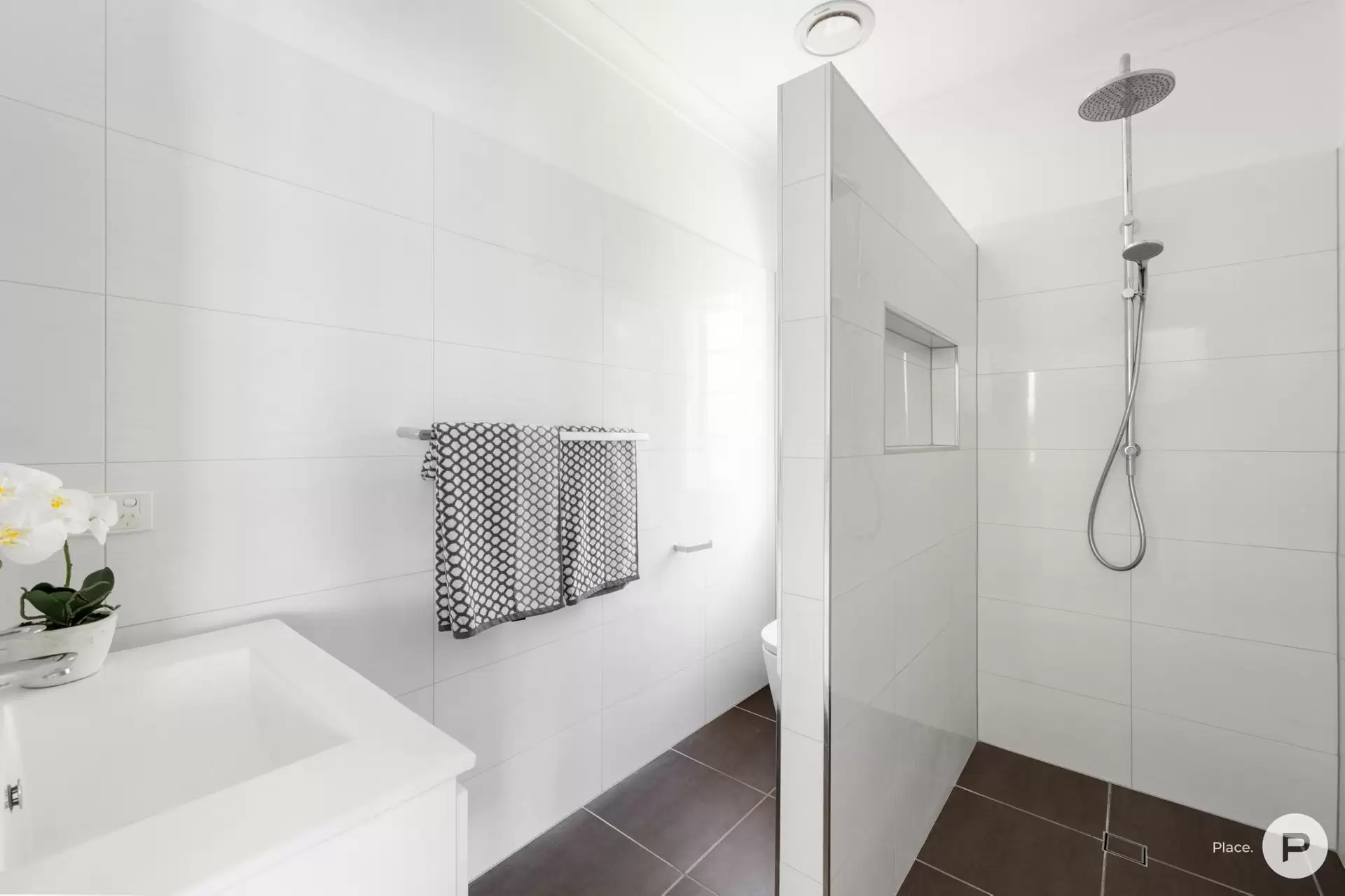 15 Bayview Street, Stafford Heights Sold by Aurora Property - image 1
