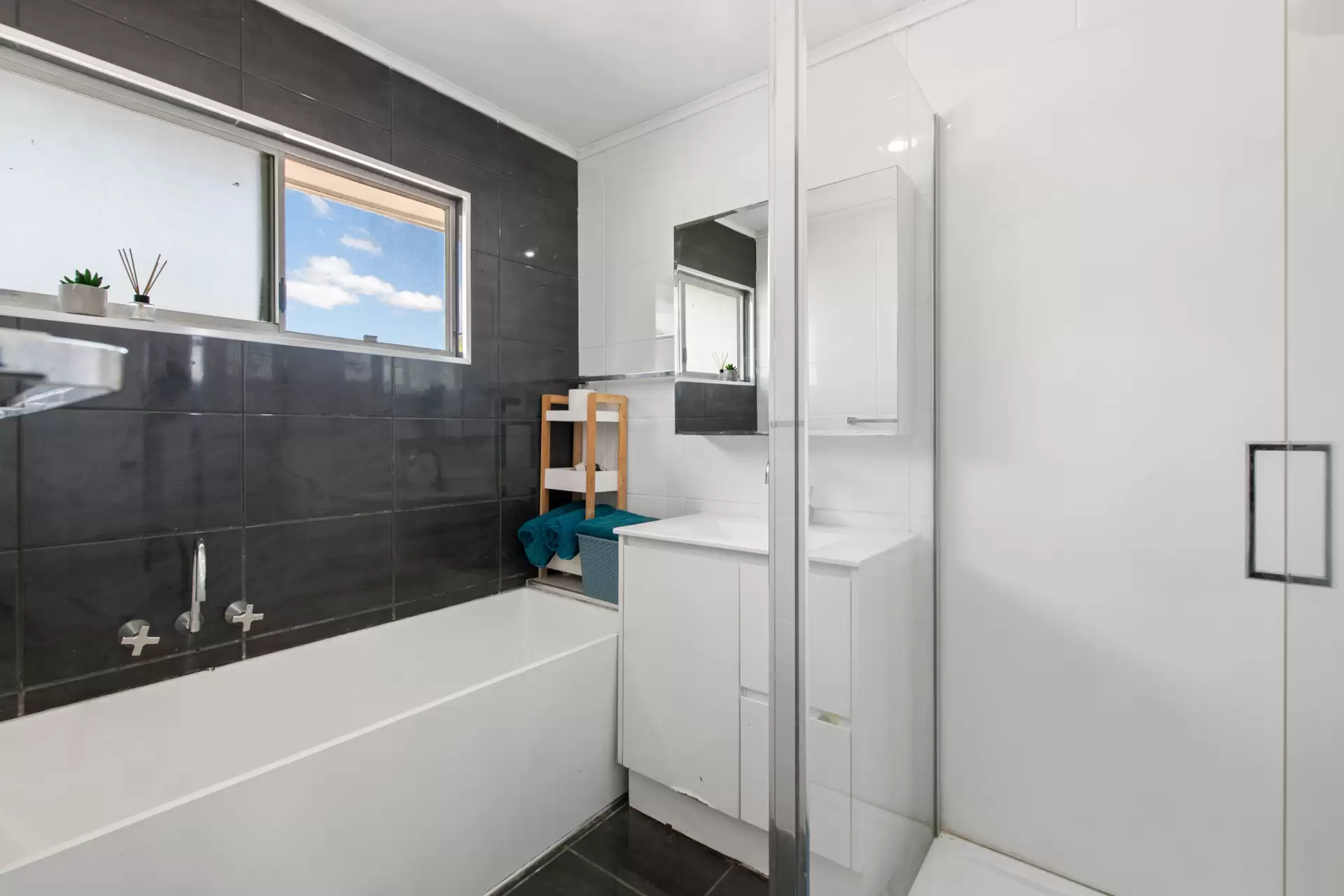 22 Keilar Court, Everton Hills Sold by Aurora Property - image 1