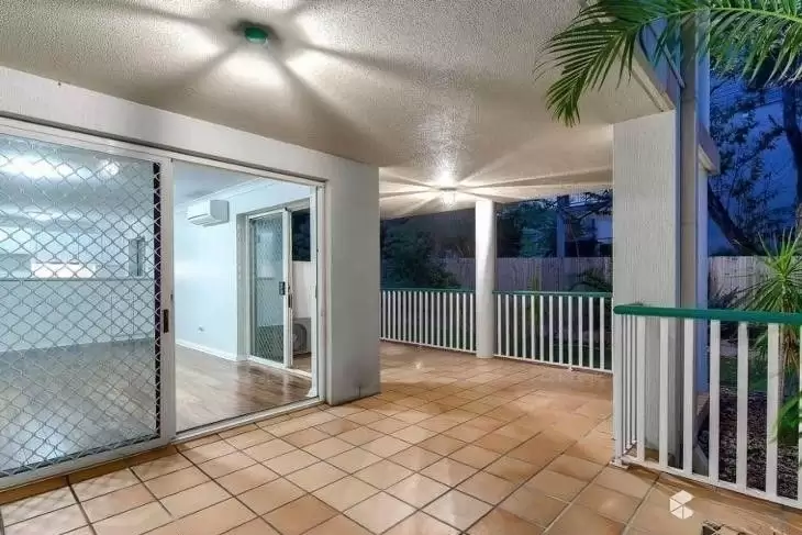 4/8 Clyde Road, Herston Sold by Aurora Property - image 6