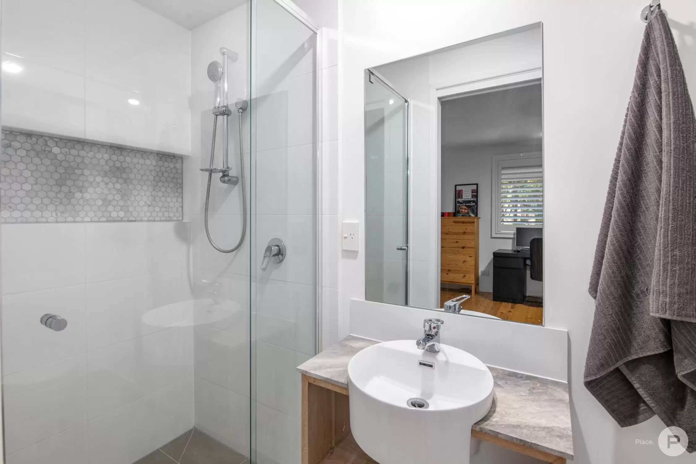 14 Caneby Street, Everton Hills Sold by Aurora Property - image 10