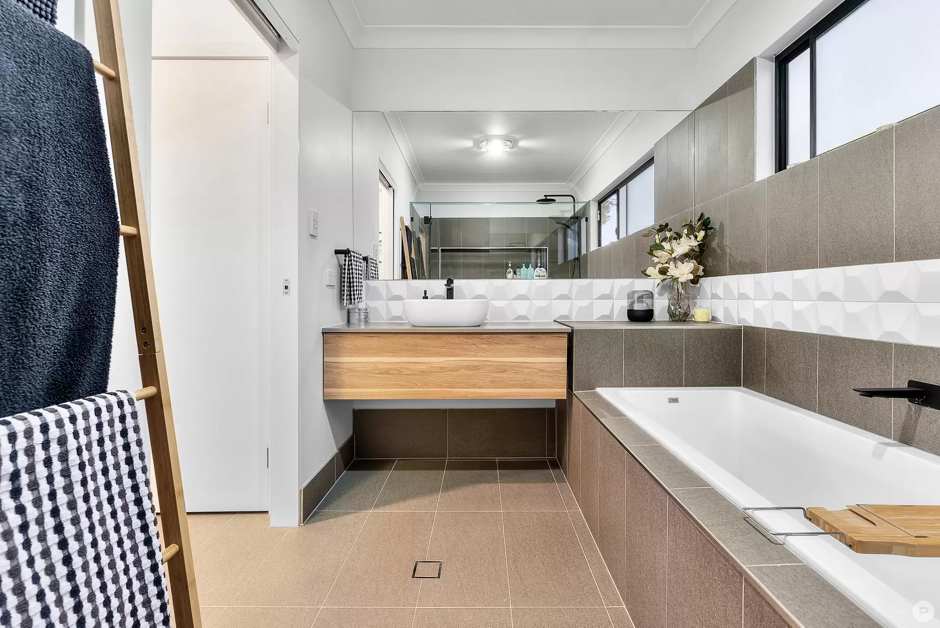 18 Deakin Street, Everton Park Sold by Aurora Property - image 1