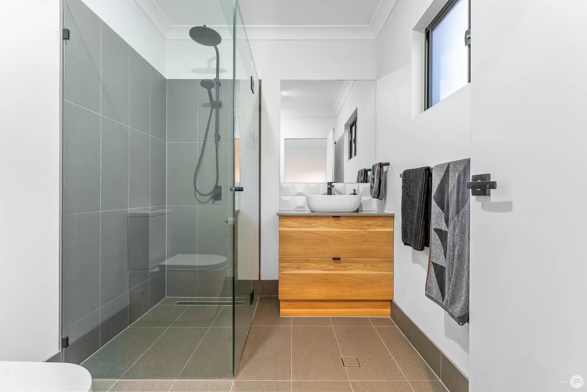 18 Deakin Street, Everton Park Sold by Aurora Property - image 1