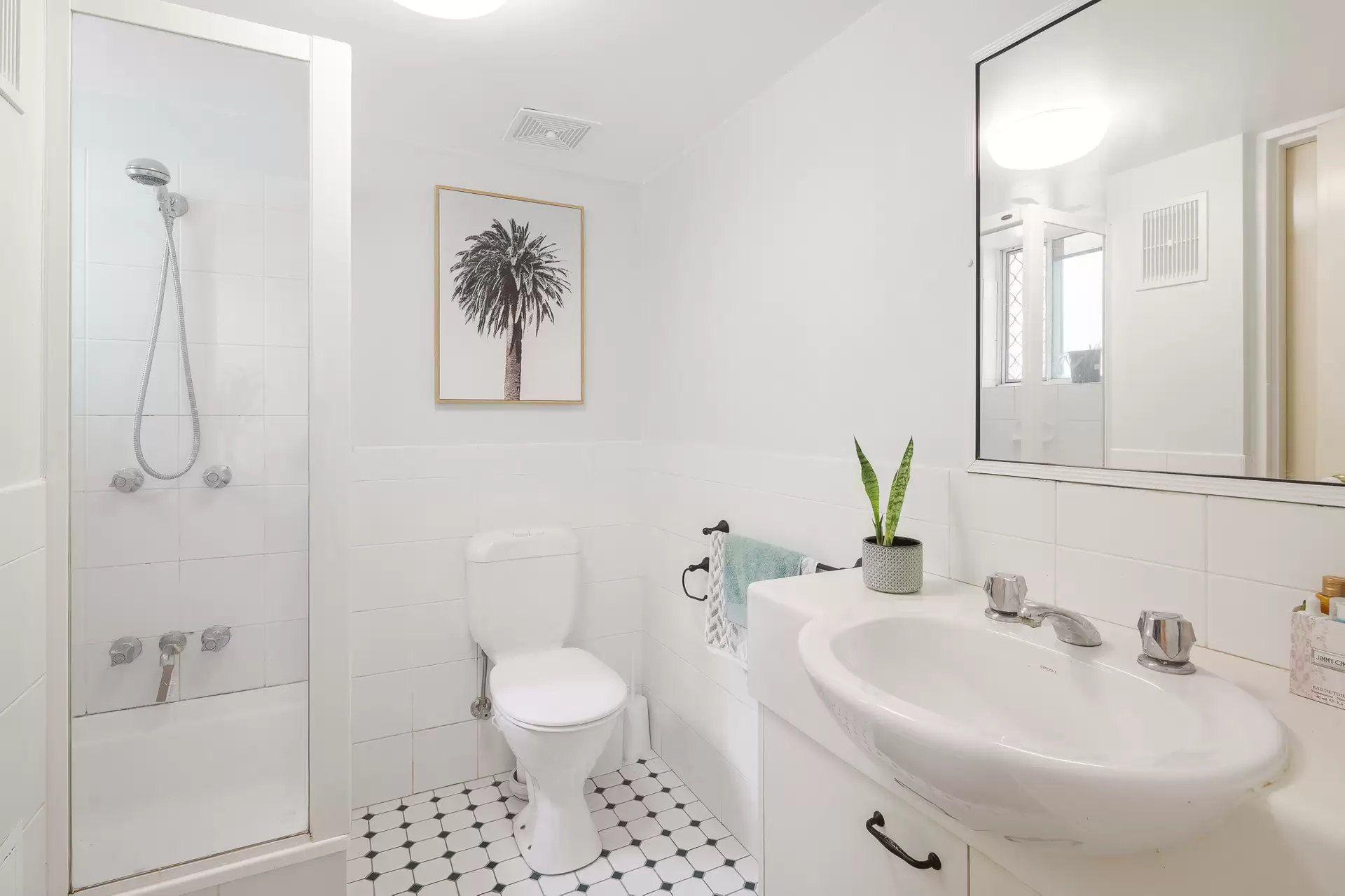 2/11 Franklin Street, Kelvin Grove Sold by Aurora Property - image 1