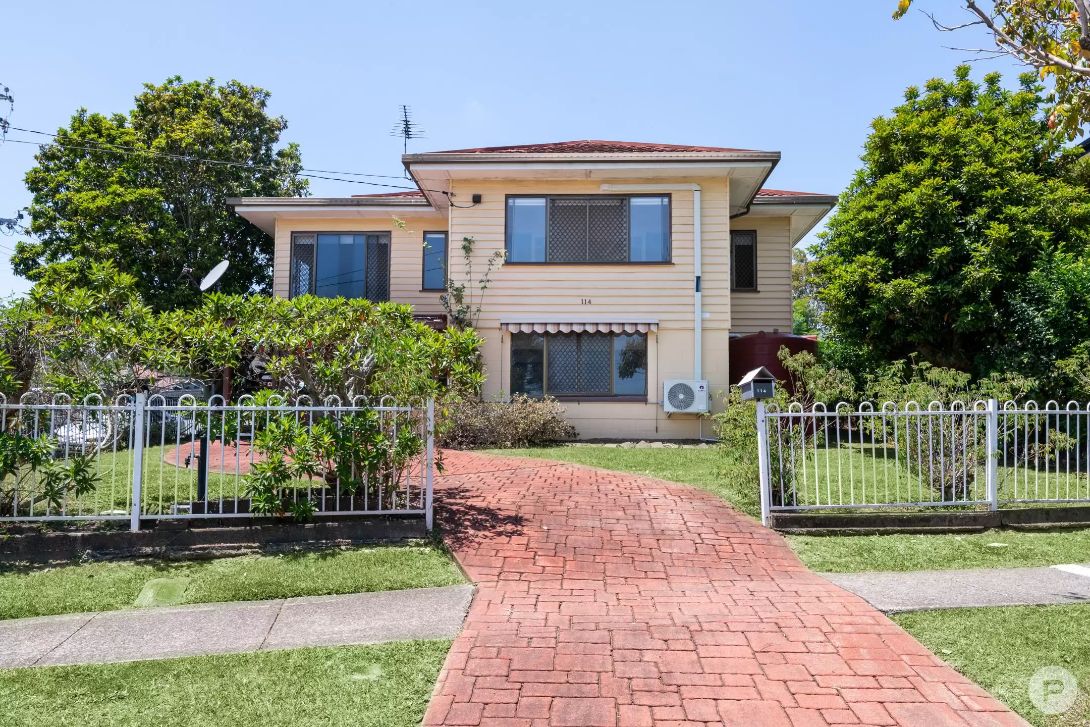114 Sterculia Avenue, Holland Park West Sold by Aurora Property - image 2