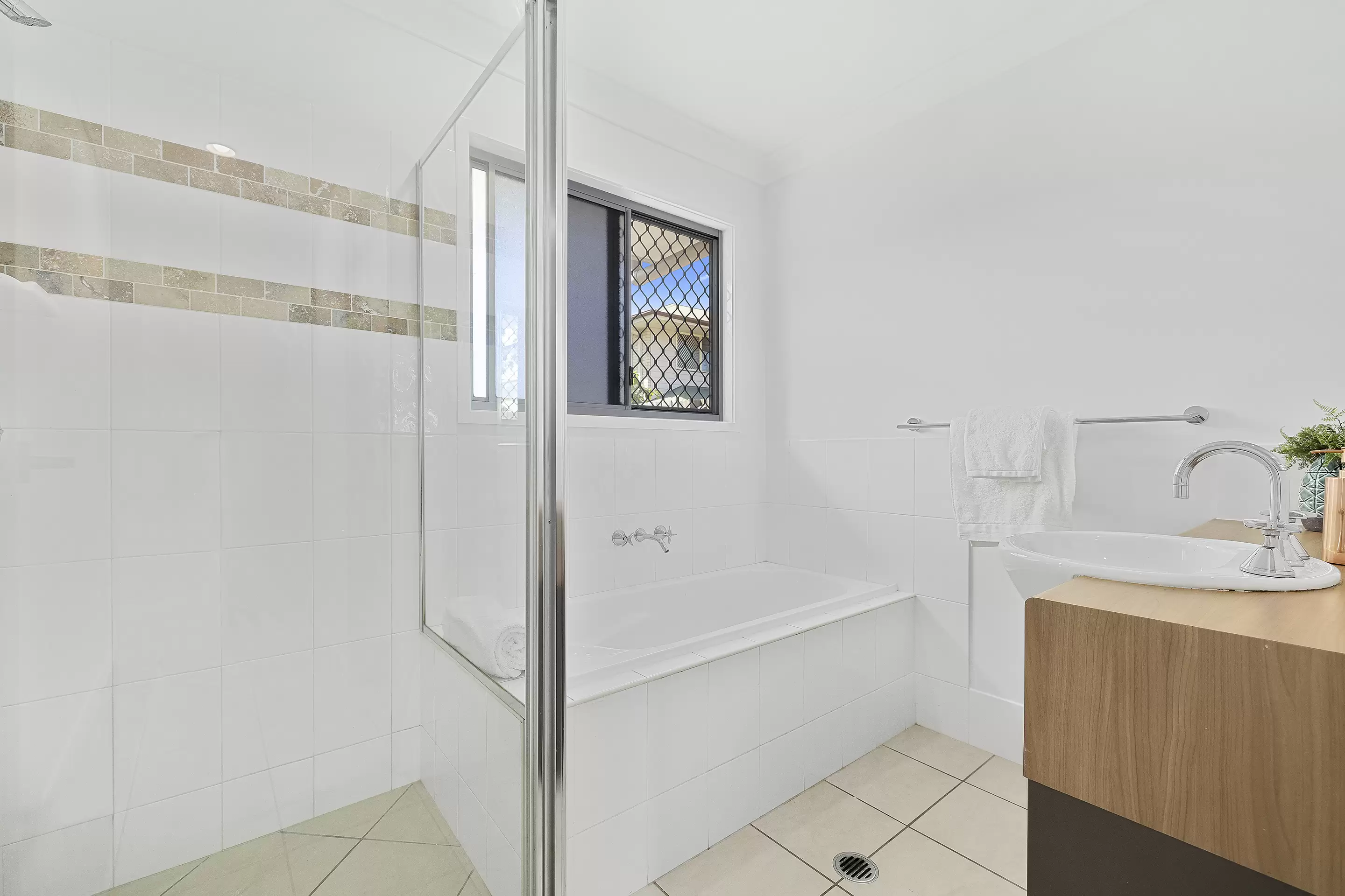 1/23 Grays Road, Gaythorne Sold by Aurora Property - image 10