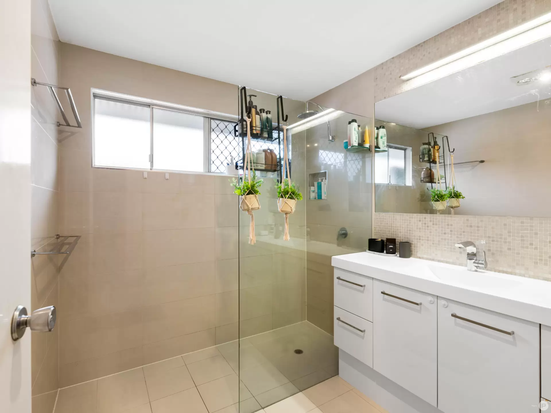 7 Franciscea Street, Everton Hills Sold by Aurora Property - image 1
