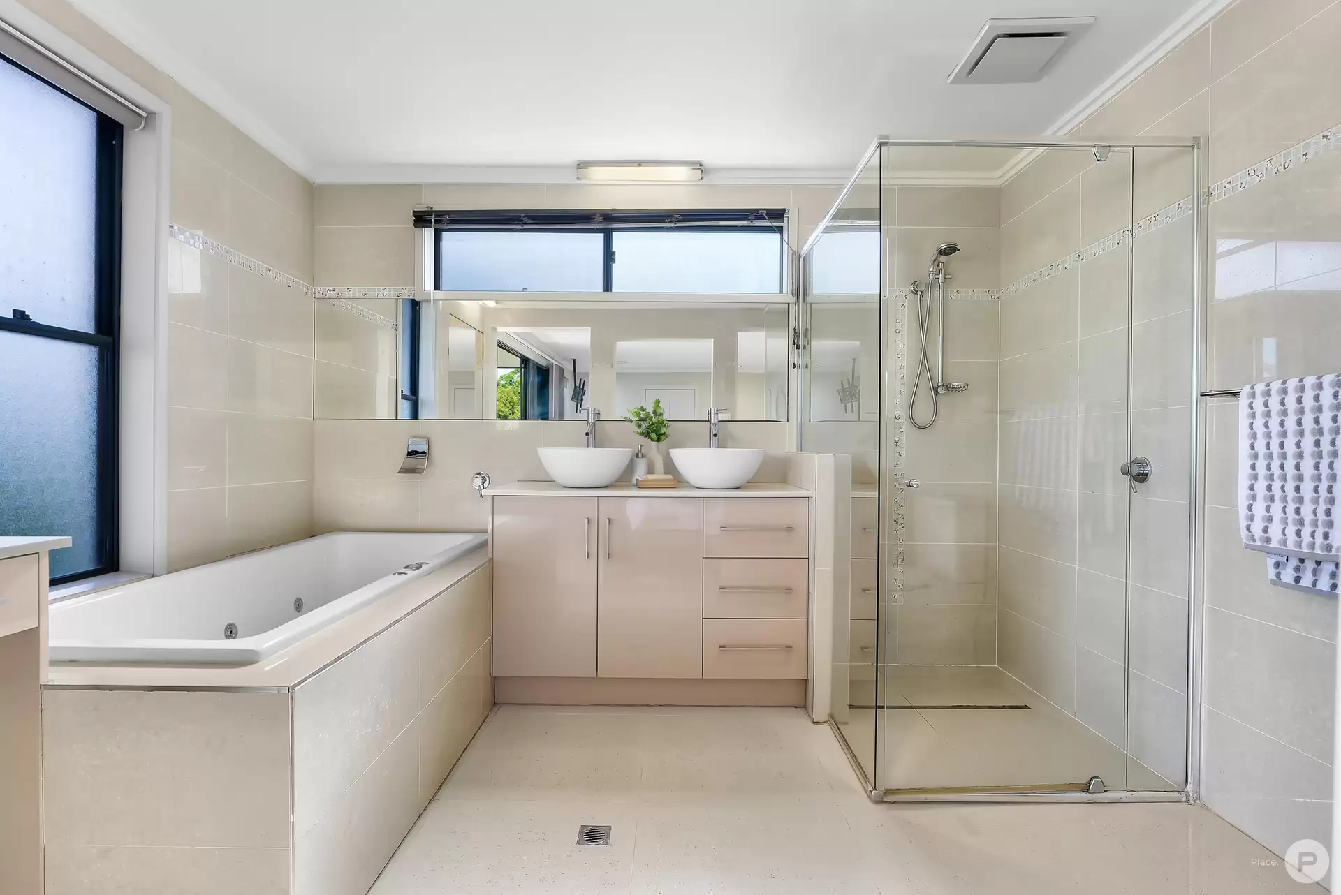 29 Atrium Way, Everton Hills Sold by Aurora Property - image 1