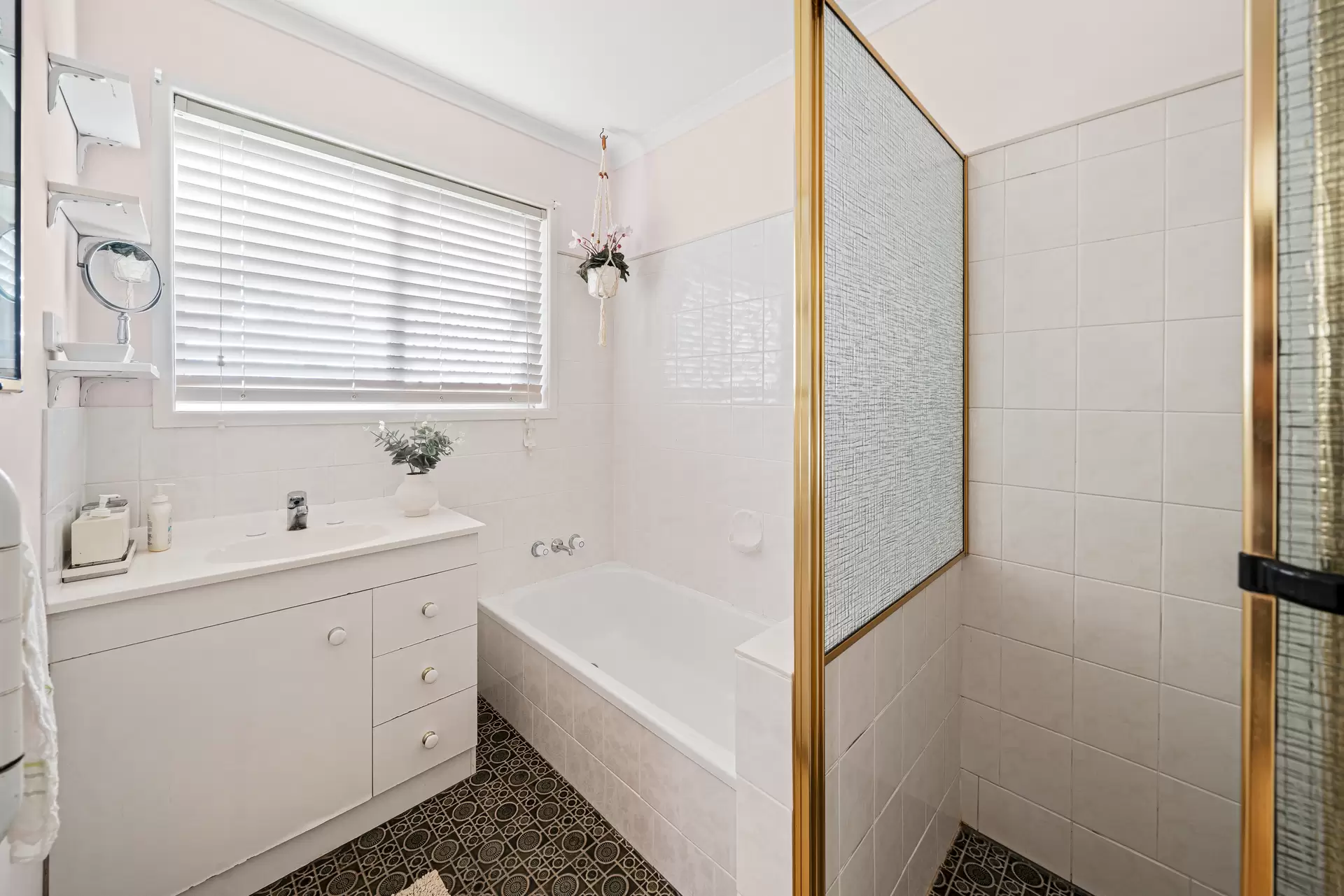 37 Van Dieman Crescent, Springwood Sold by Aurora Property - image 1
