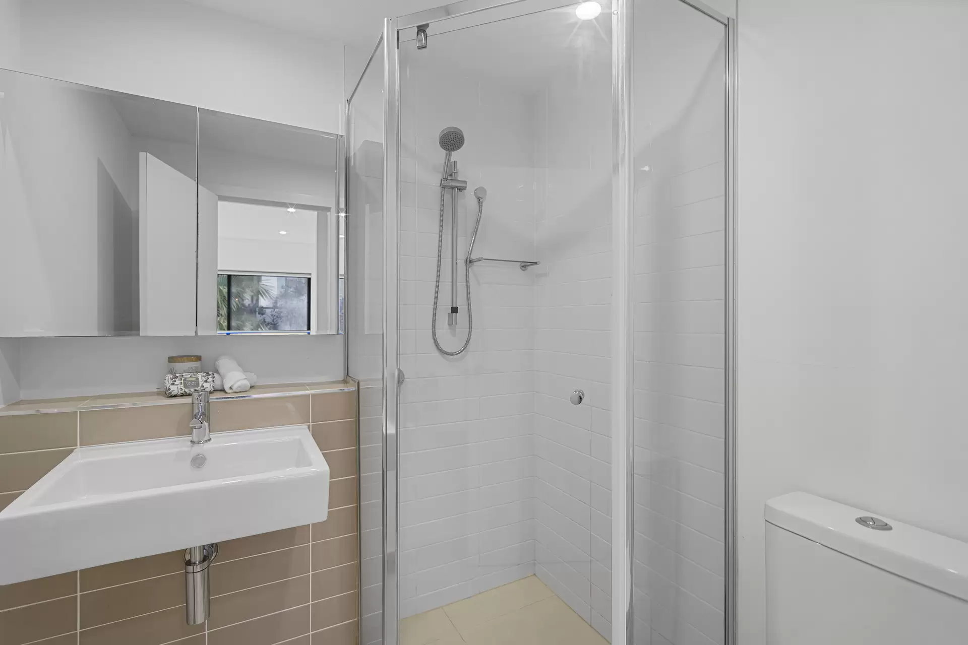 16/23-31 Bombery Street, Cannon Hill Sold by Aurora Property - image 1